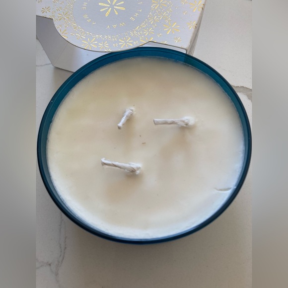 NWT Amber & Tonka Bean bright endeavors 3-wick Glass 16 oz candle peace blue - Picture 3 of 7